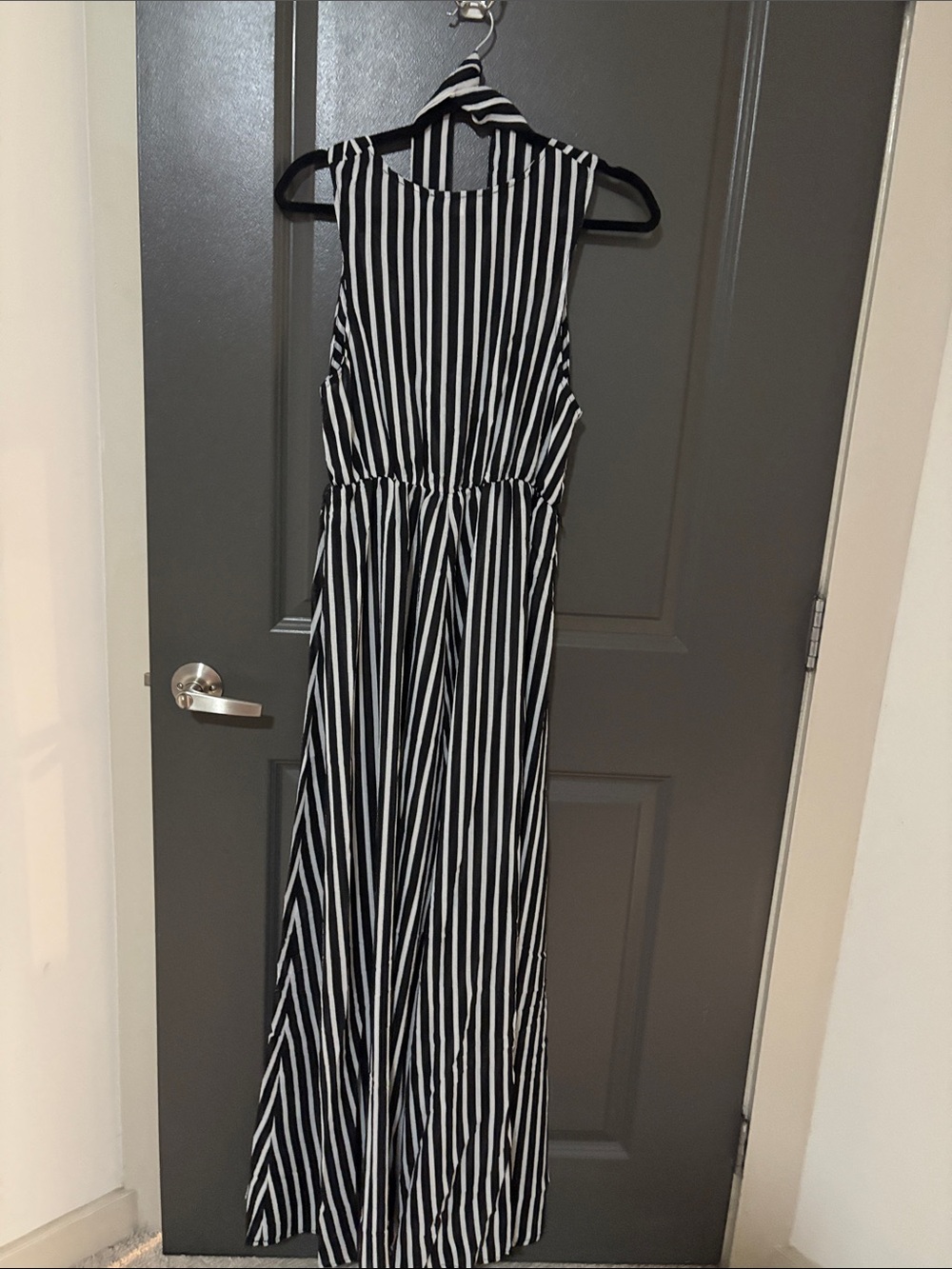 Sleeveless Black & White Striped Maxi Dress - Picture 5 of 7